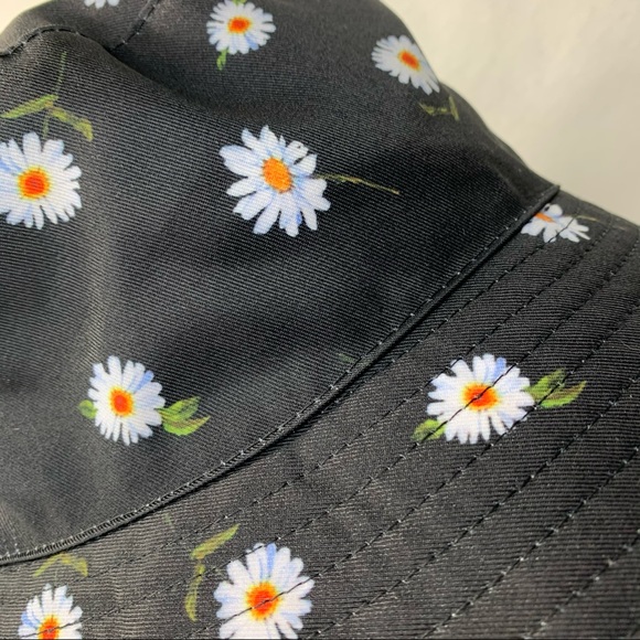 Alice & Olivia Bucket Hat Reversible Navy/White - Picture 6 of 11